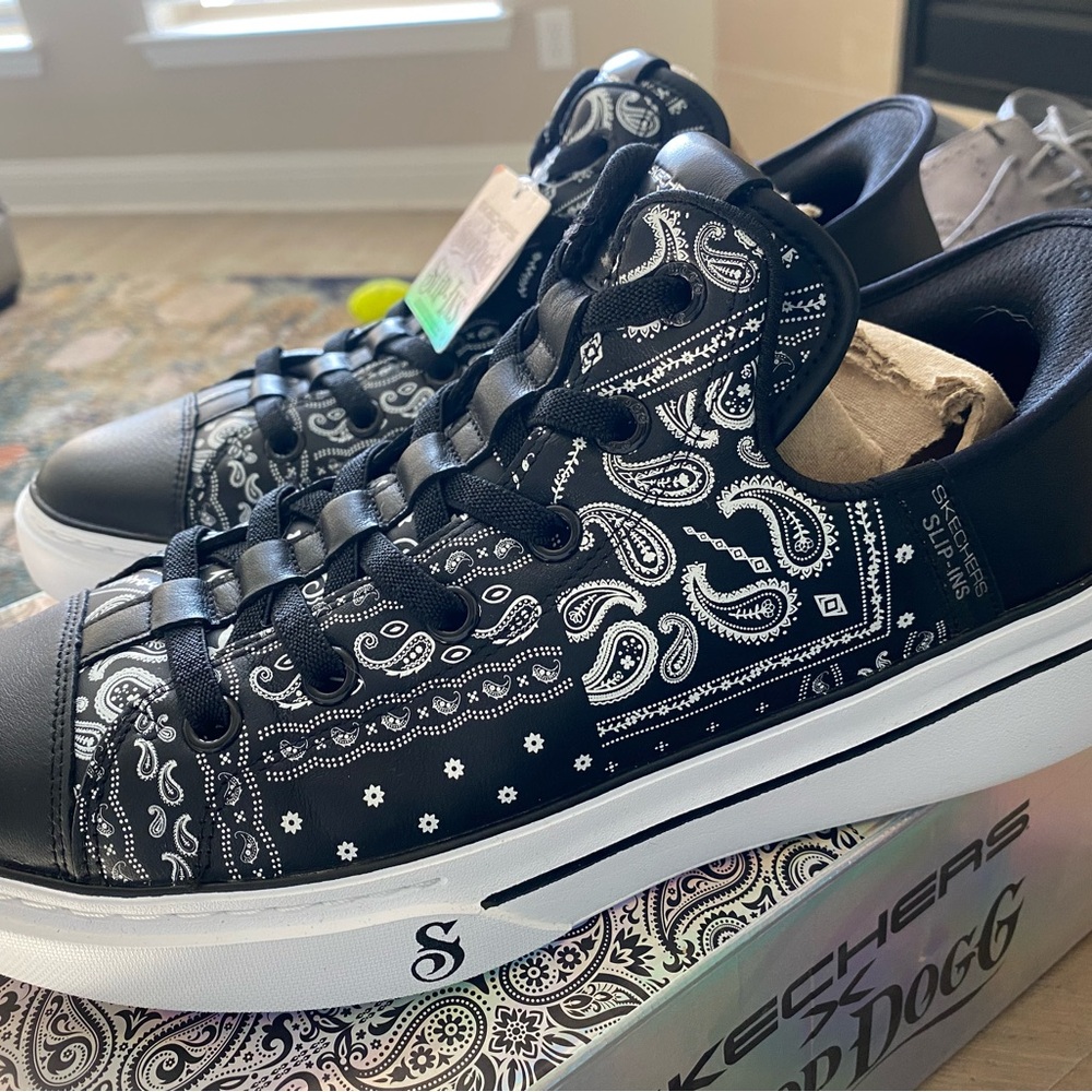 Skechers Holographic Shoe Box with Snoop Dogg Design